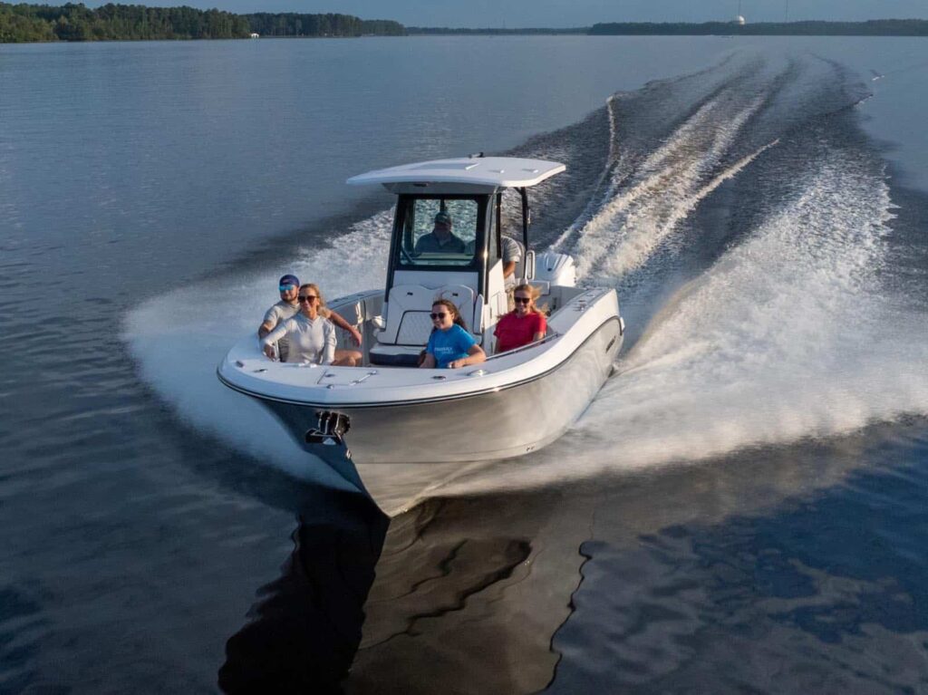 Stingray 253CC: Fishing Meets Comfort in Style